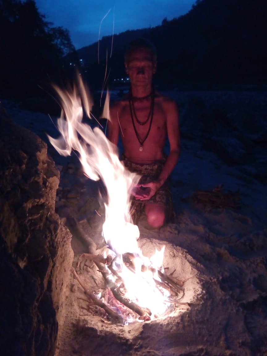 Священный огонь Дхуни