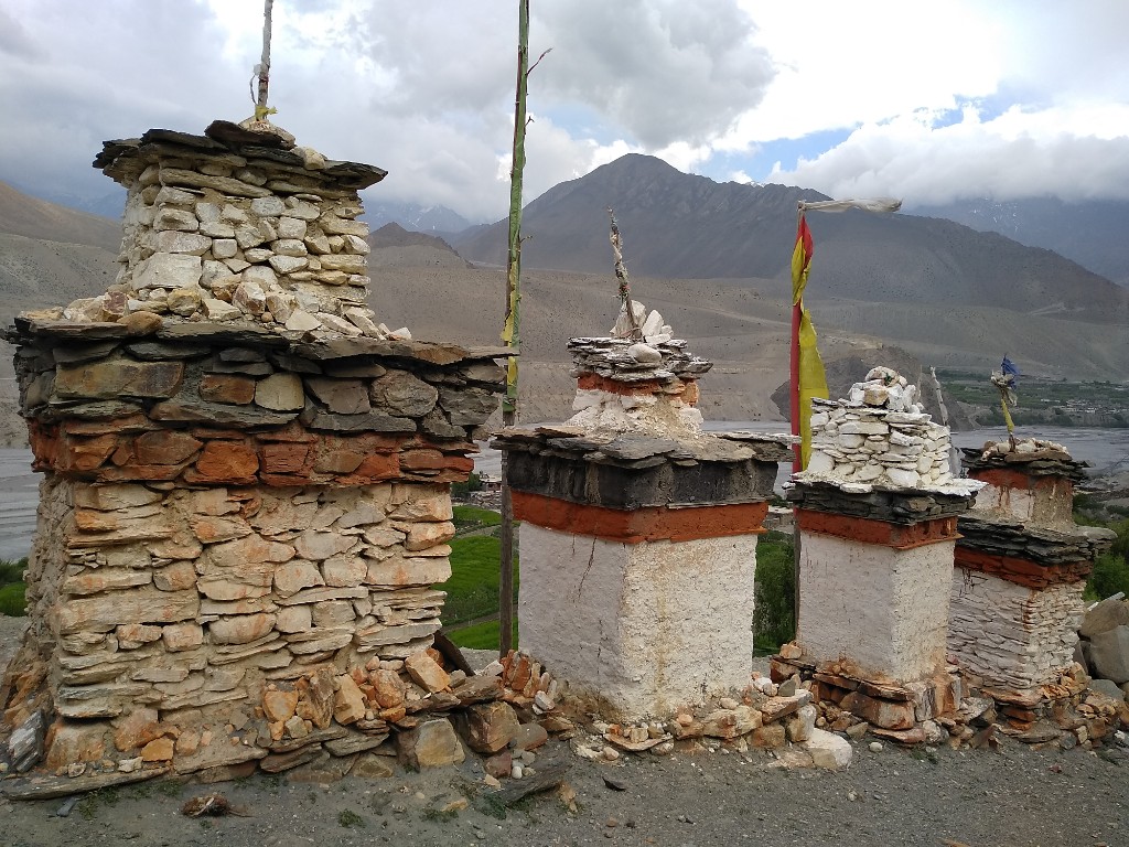 Пятый день путешествия по Непалу: попытка «развода», деревня Кагбени, голые монахи и деревни-лабиринты
