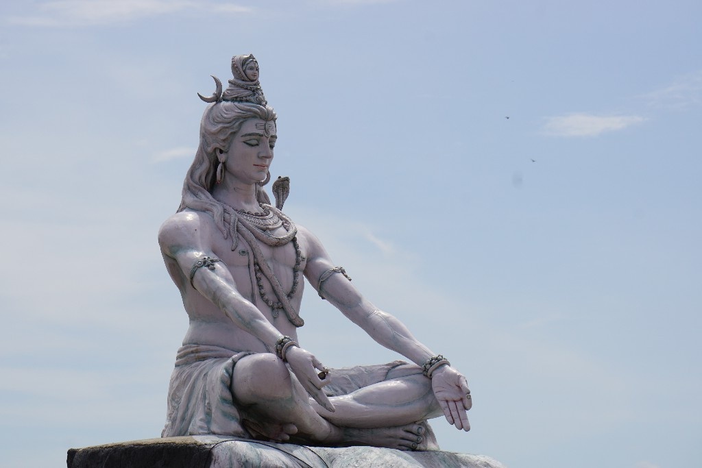 Моя жизнь в Индии: поклонение Ганге, опустевший Ришикеш и возвращение Шивы