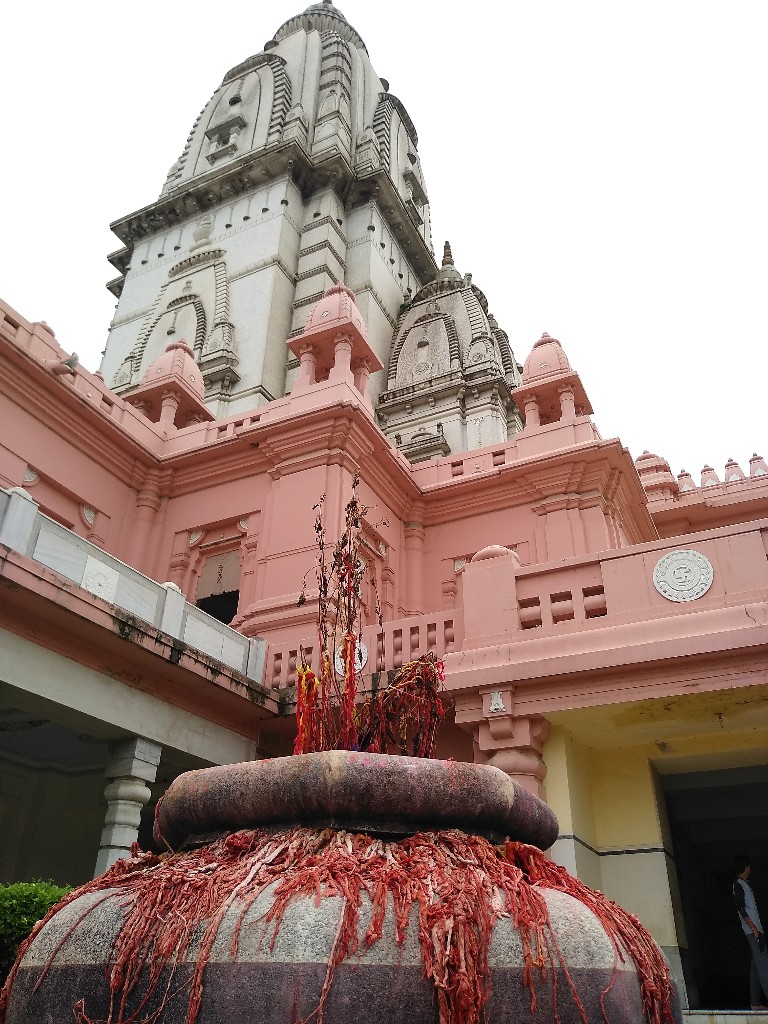 Моя жизнь в Индии: по святыням Варанаси — на тук-туке, не садитесь верхом на храмы:-)