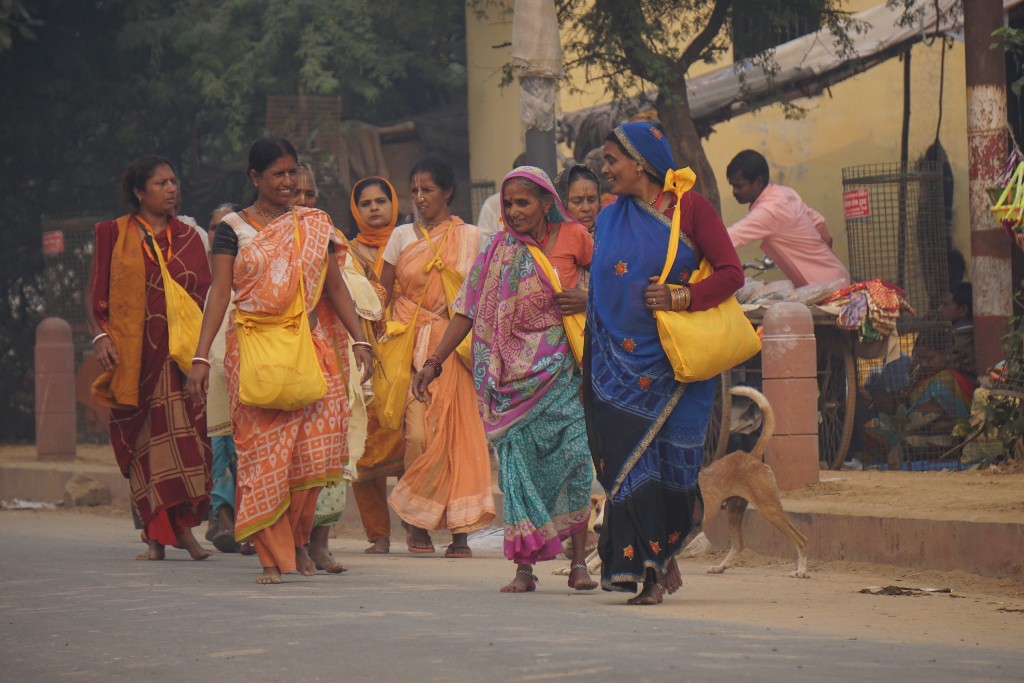 Жизнь в изоляции: о самых бедных, как Индия в эти дни справляется с голодом миллионов нищих людей