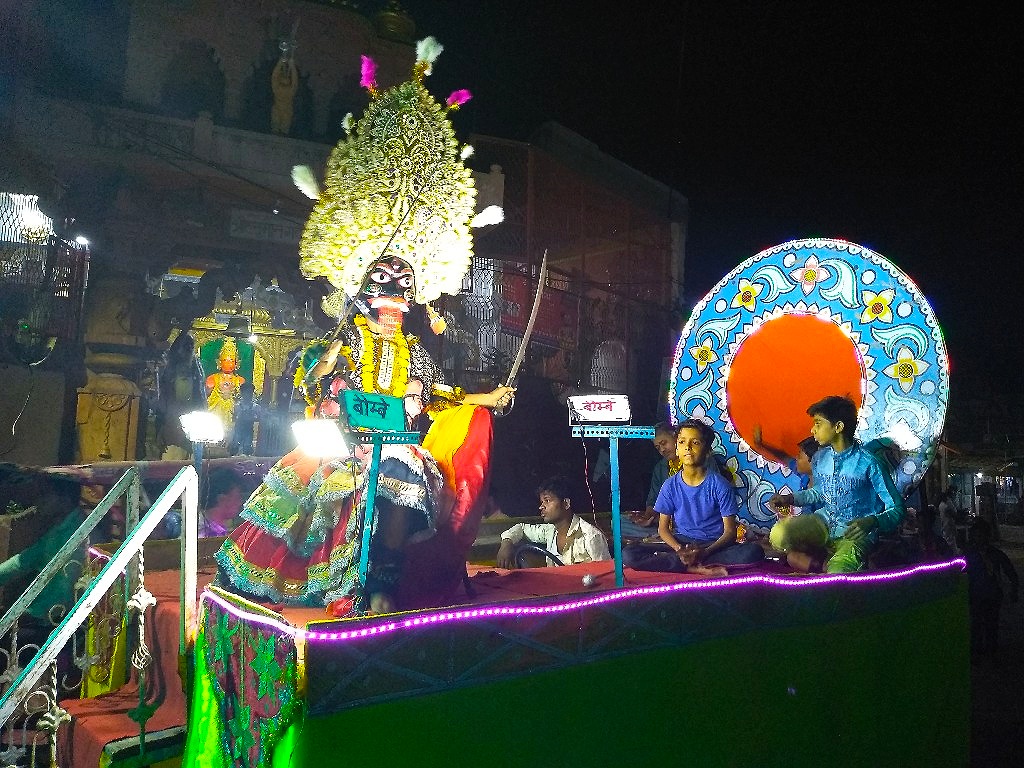 Вриндаван: уличный карнавал, дорога в Дели